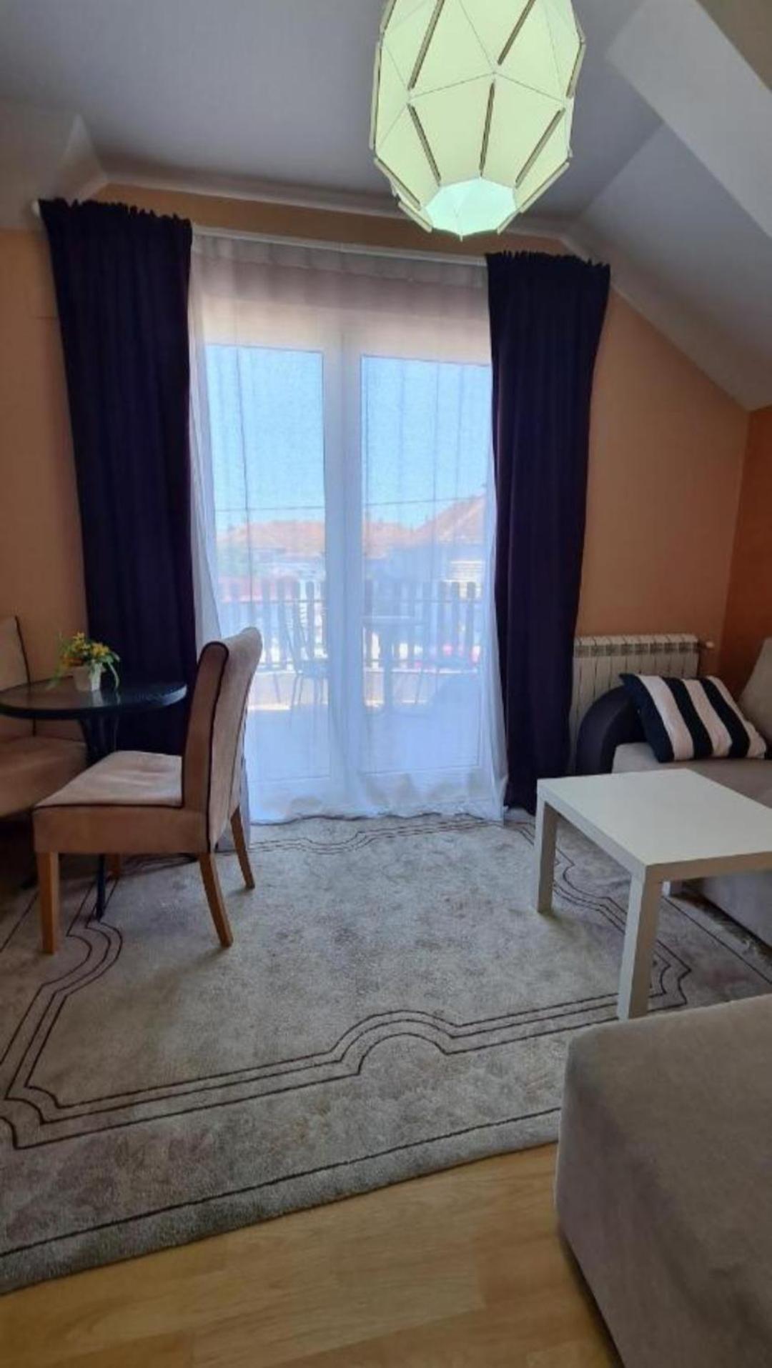 Lux Apartments With Pool Dex Zemun Polje المظهر الخارجي الصورة
