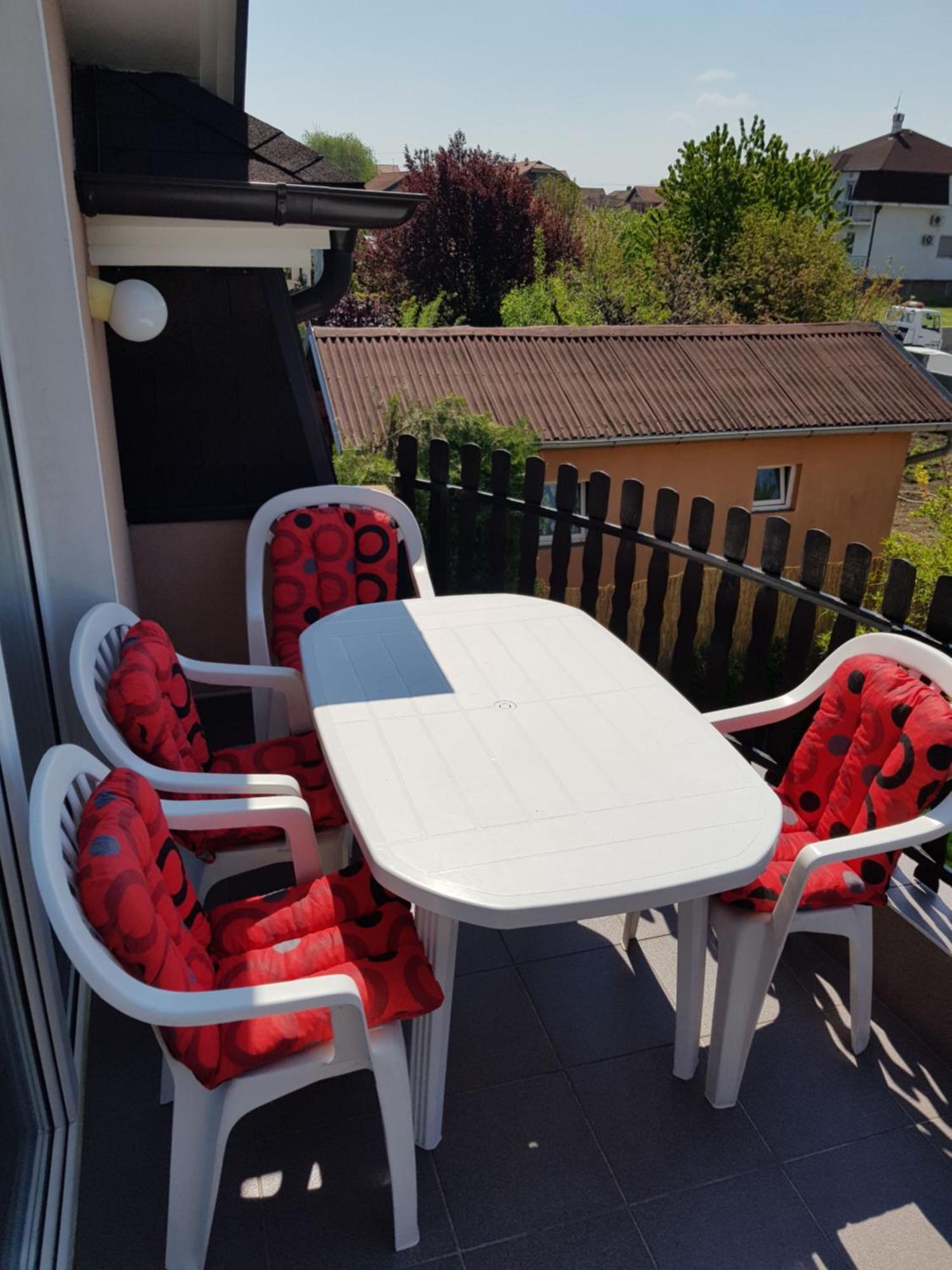 Lux Apartments With Pool Dex Zemun Polje الغرفة الصورة